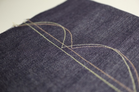 鏡写しのブリッジステッチ